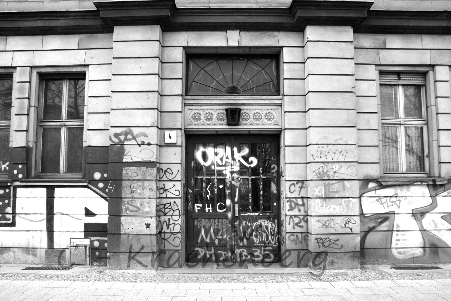 T&uuml;r